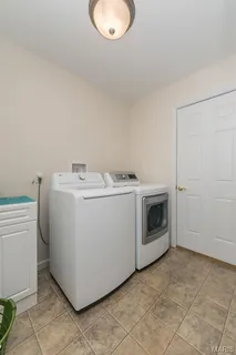 $420,000 | 160 Baxter Commons Drive, Manchester, MO 63011