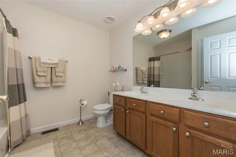 $420,000 | 160 Baxter Commons Drive, Manchester, MO 63011