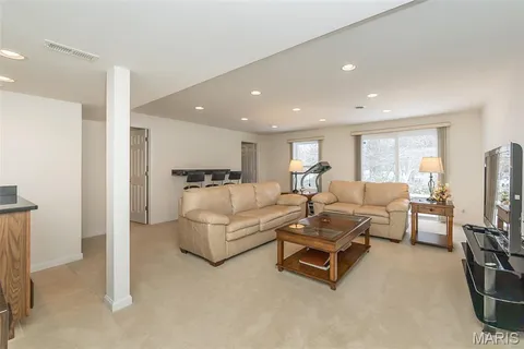 $420,000 | 160 Baxter Commons Drive, Manchester, MO 63011