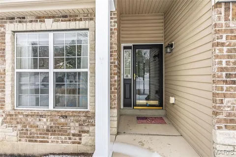 $420,000 | 160 Baxter Commons Drive, Manchester, MO 63011