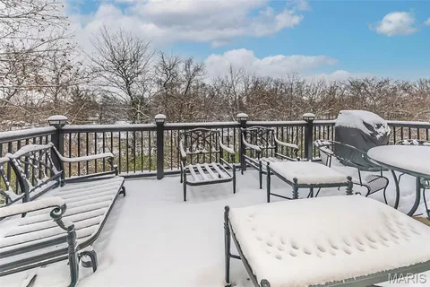 $420,000 | 160 Baxter Commons Drive, Manchester, MO 63011