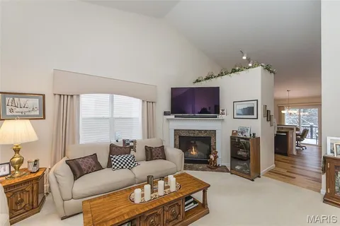 $420,000 | 160 Baxter Commons Drive, Manchester, MO 63011