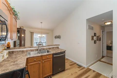 $420,000 | 160 Baxter Commons Drive, Manchester, MO 63011