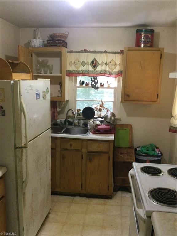3283 South Jim Minor Road Haw River, NC 27258 - Photo 6 of 16 Kitchen