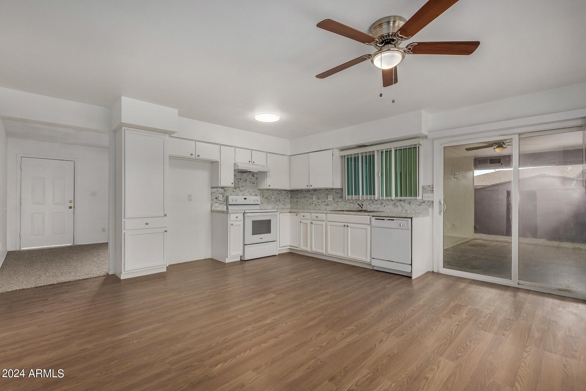3808 West Calavar Road Phoenix, AZ 85053 - Photo 13 of 34 13 - Calavar