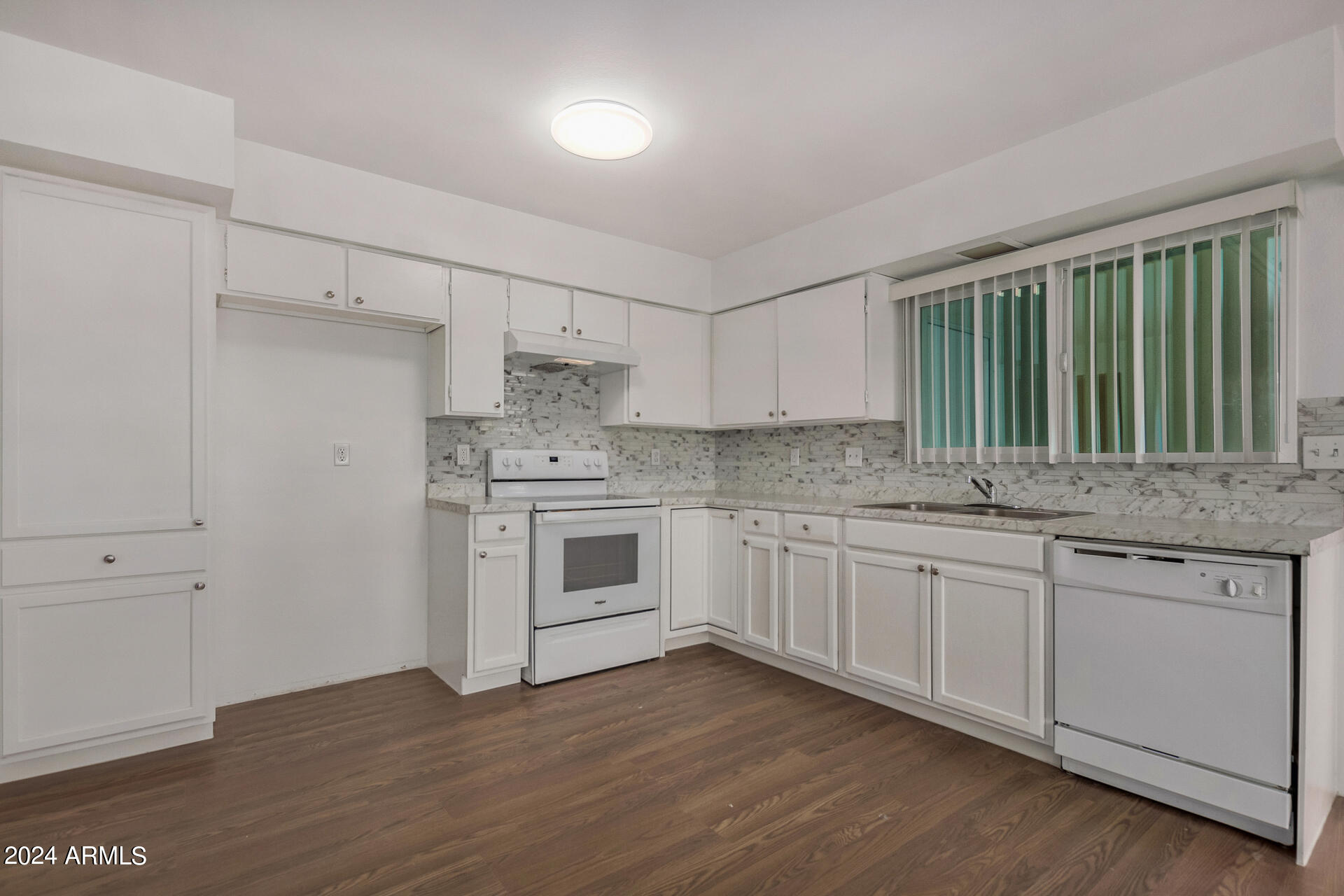 3808 West Calavar Road Phoenix, AZ 85053 - Photo 16 of 34 16 - Calavar
