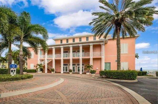 $3,500 | 5245 Coquina Key Drive Southeast, Unit D, St. Petersburg, FL 33705