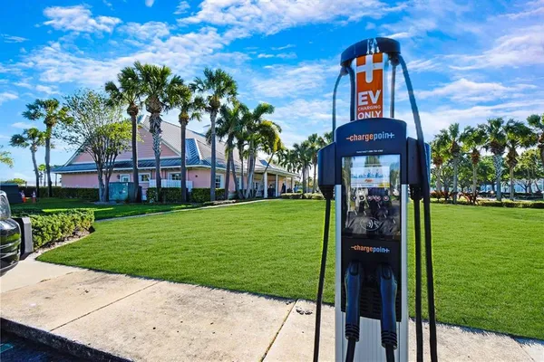 $3,500 | 5245 Coquina Key Drive Southeast, Unit D, St. Petersburg, FL 33705