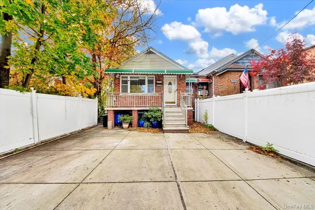 a view of house and outdoor space