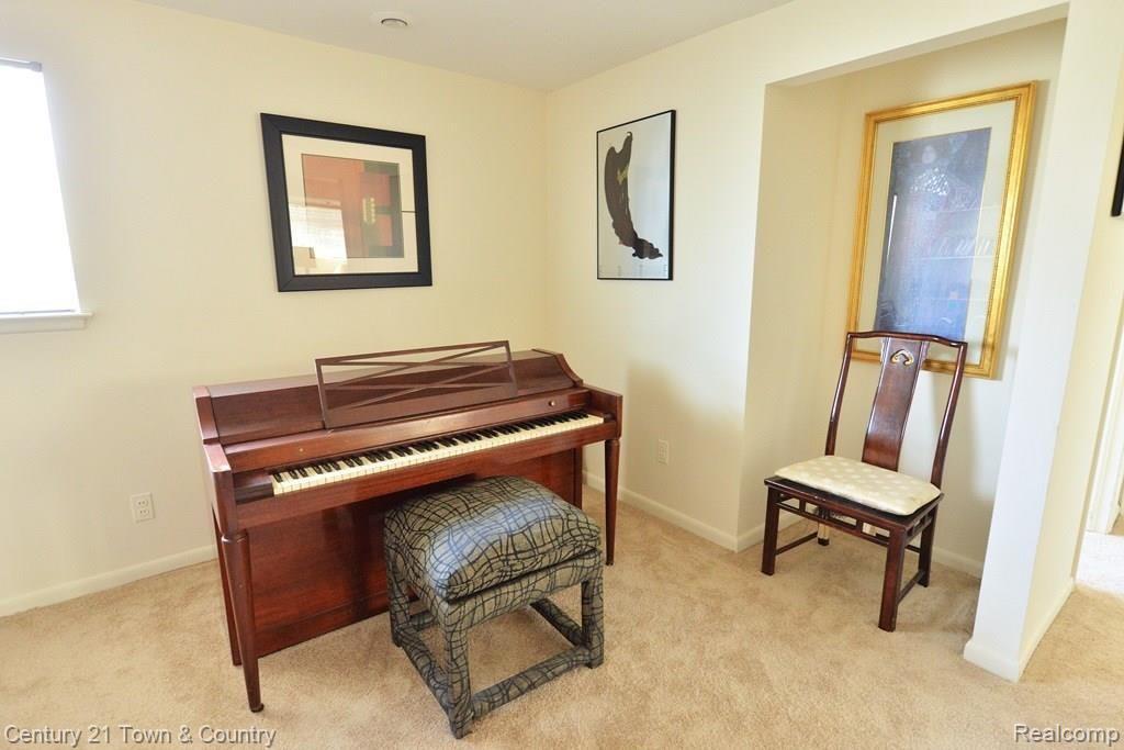 32900 Evergreen Road Franklin, MI 48025 - Photo 13 of 28 Family Room 12.jpg