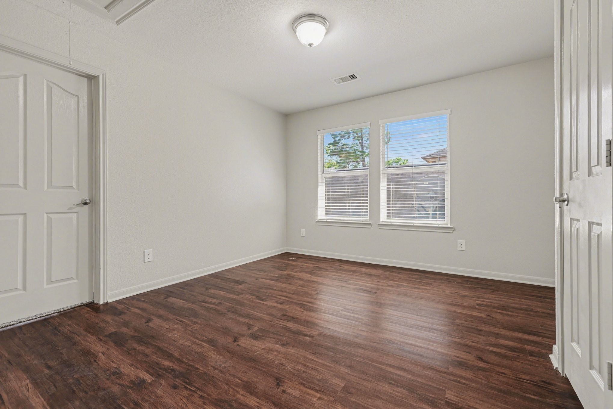 4921 Summer Ridge Drive Conroe, TX 77303 - Photo 11 of 25