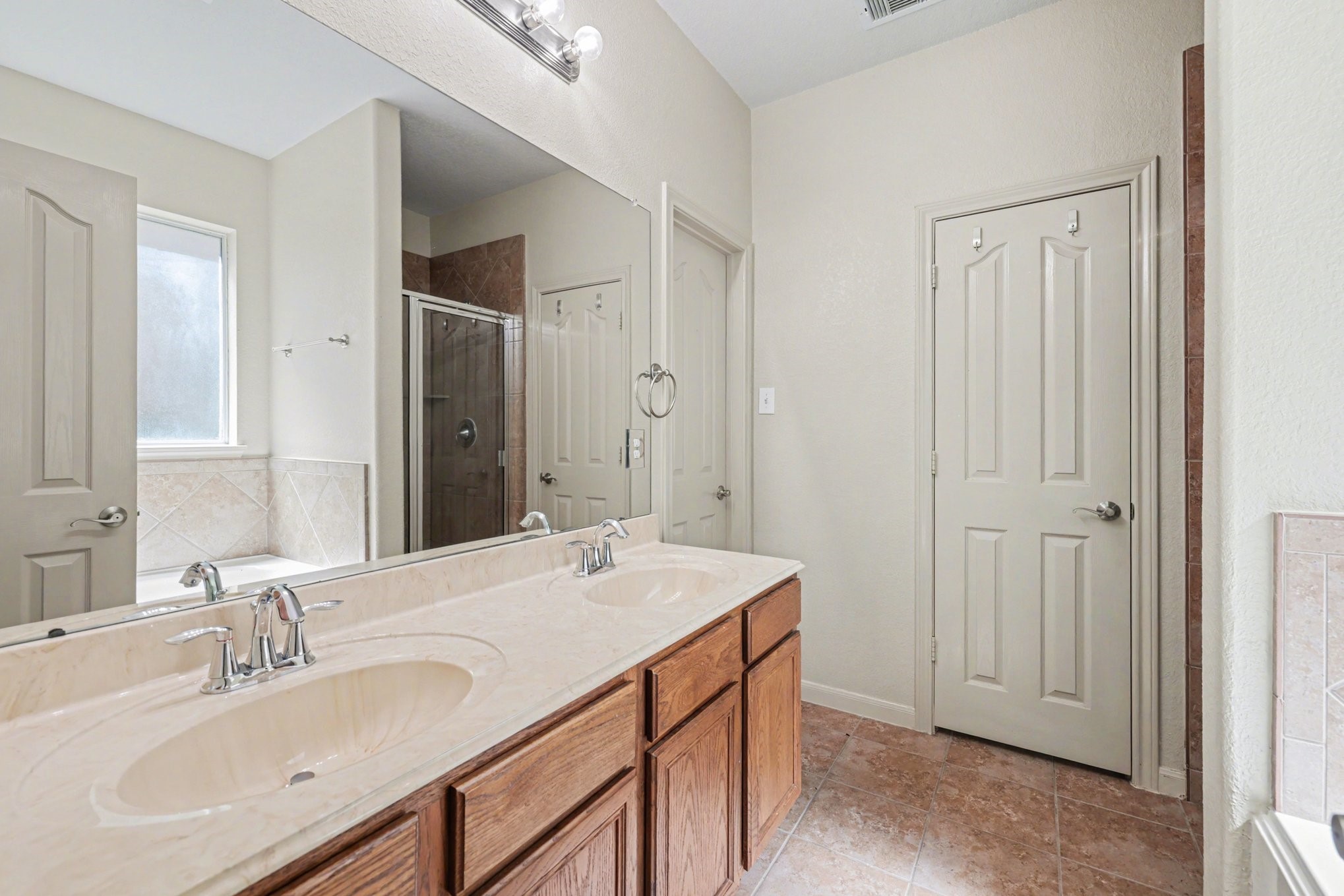 4921 Summer Ridge Drive Conroe, TX 77303 - Photo 14 of 25