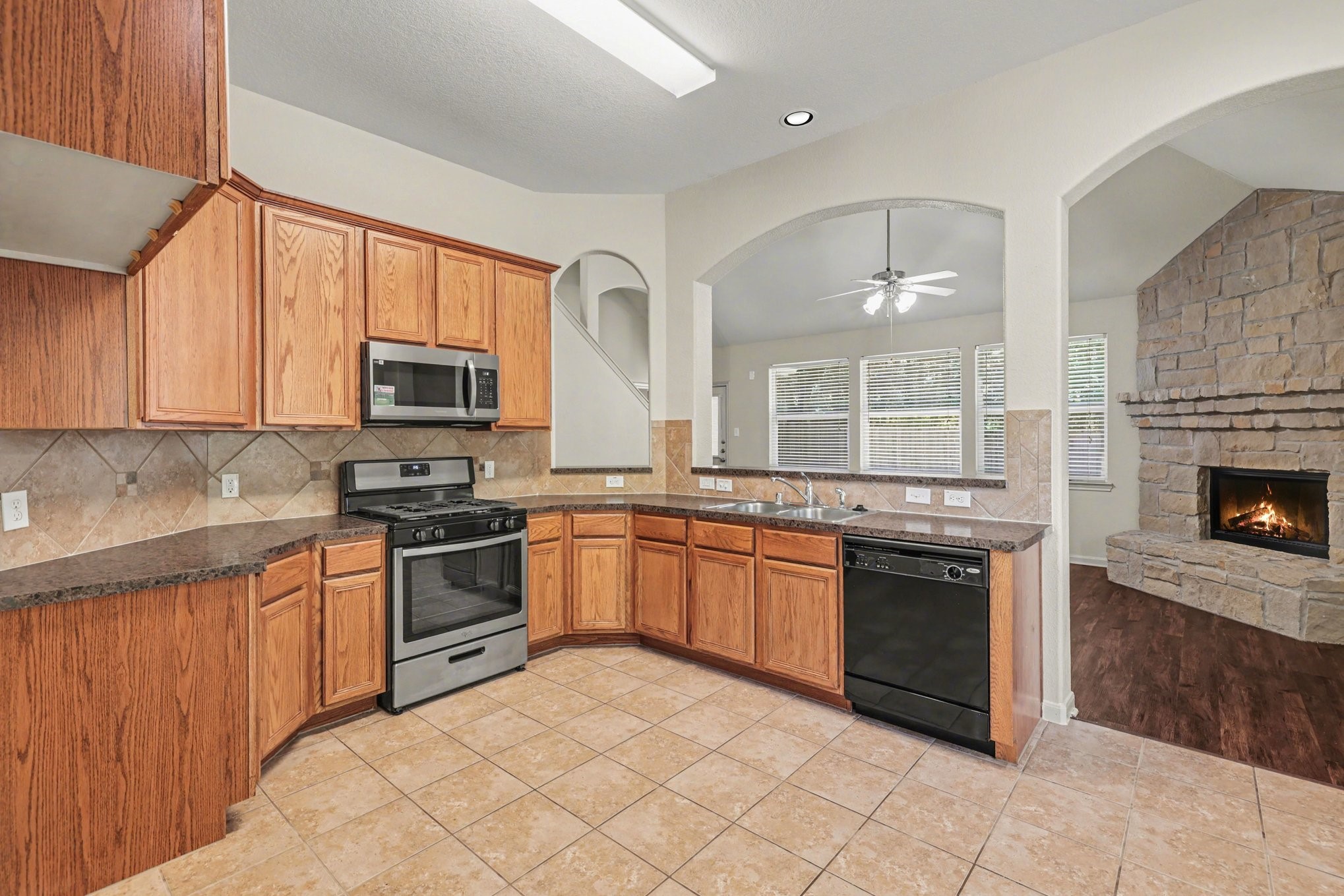 4921 Summer Ridge Drive Conroe, TX 77303 - Photo 19 of 25