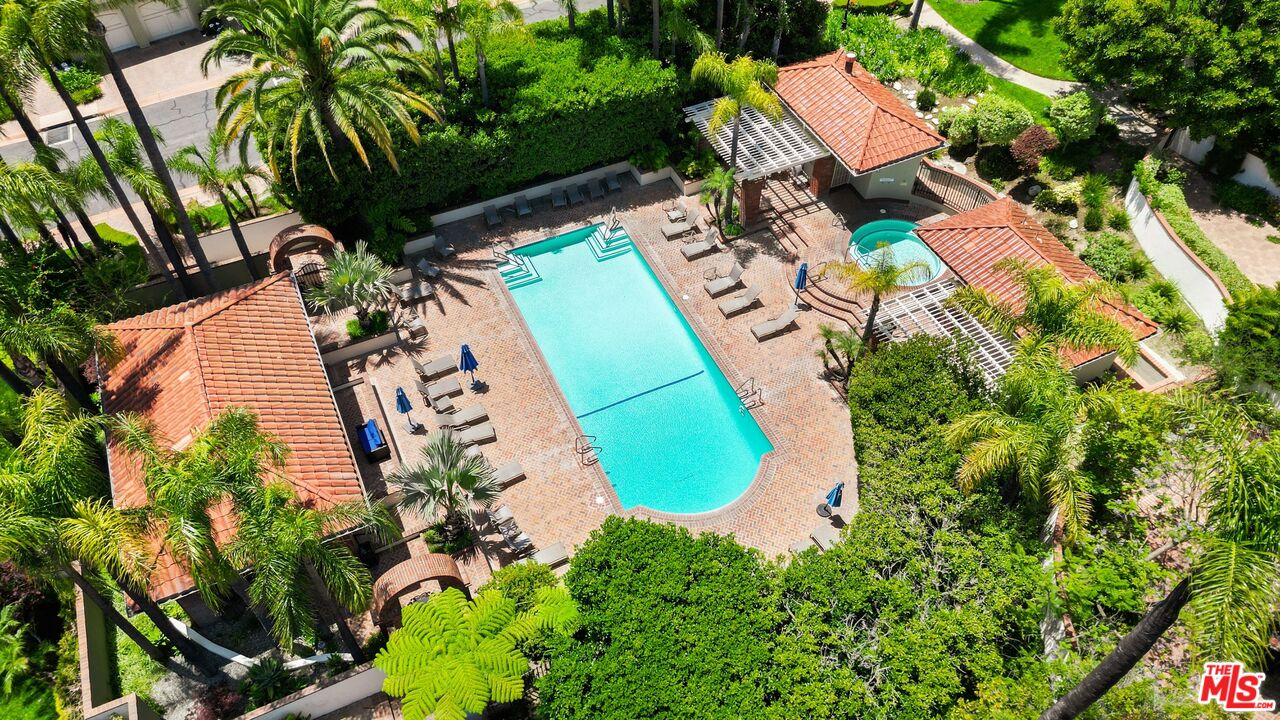 2125 Ridge Drive Los Angeles, CA 90049 - Photo 29 of 32