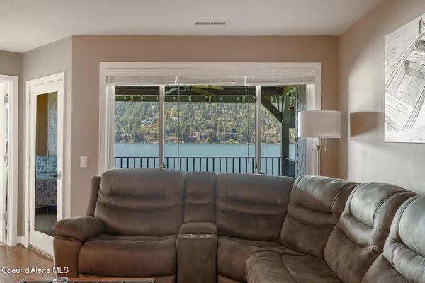 $815,000 | 4549 South Arrow Point Drive, Unit 207, Harrison, ID 83833