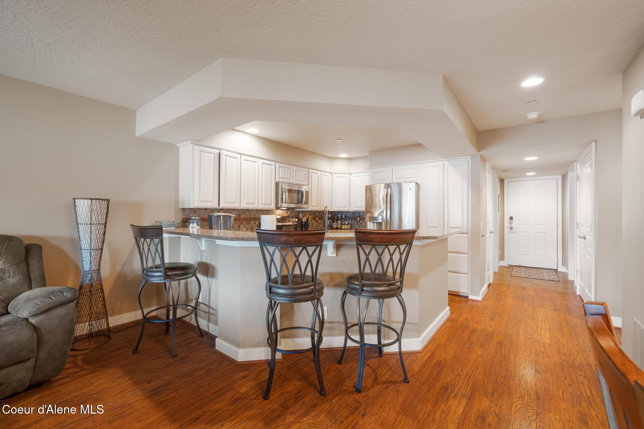4549 South Arrow Point Drive, Unit 207 Harrison, ID 83833 - Photo 15 of 60 Kitchen Breakfast Bar