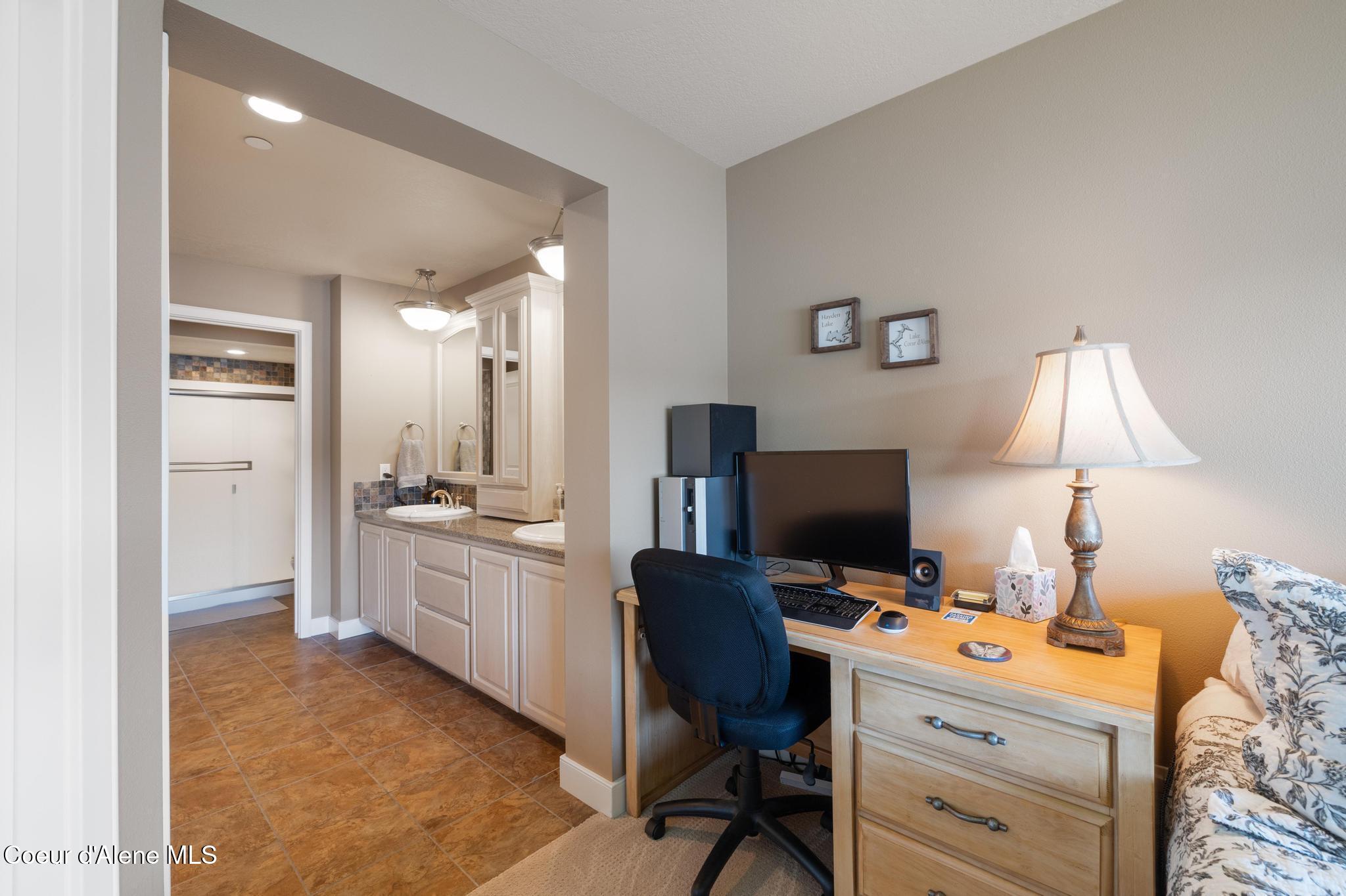 4549 South Arrow Point Drive, Unit 207 Harrison, ID 83833 - Photo 20 of 60 Master Suite