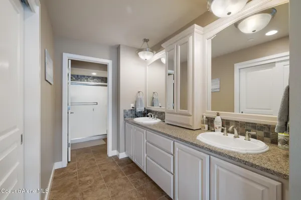 $815,000 | 4549 South Arrow Point Drive, Unit 207, Harrison, ID 83833