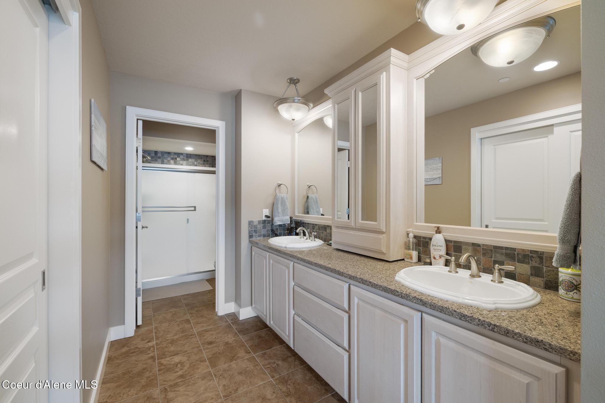 4549 South Arrow Point Drive, Unit 207 Harrison, ID 83833 - Photo 21 of 60 Master Suite