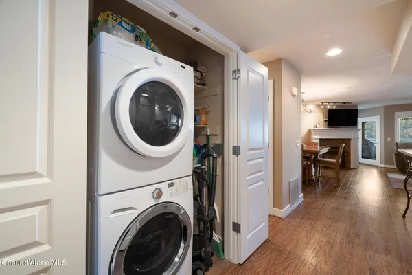 $815,000 | 4549 South Arrow Point Drive, Unit 207, Harrison, ID 83833