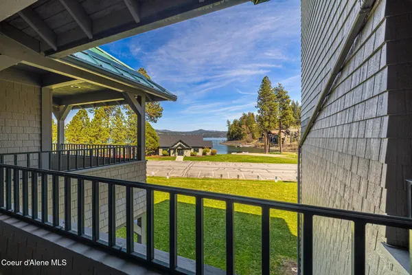 $815,000 | 4549 South Arrow Point Drive, Unit 207, Harrison, ID 83833