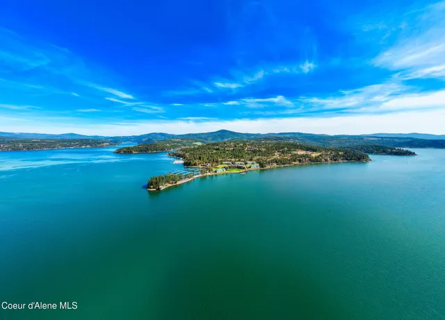 $815,000 | 4549 South Arrow Point Drive, Unit 207, Harrison, ID 83833