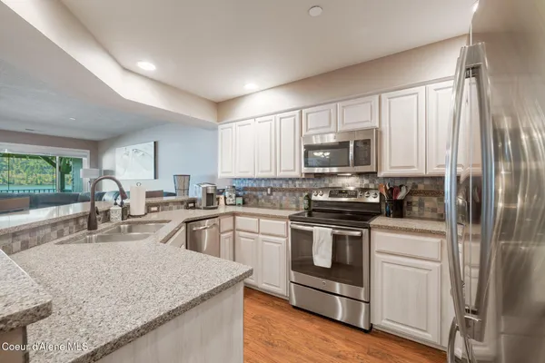 $815,000 | 4549 South Arrow Point Drive, Unit 207, Harrison, ID 83833