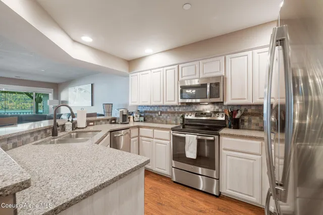 $815,000 | 4549 South Arrow Point Drive, Unit 207, Harrison, ID 83833