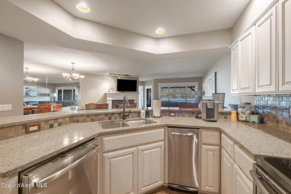 $815,000 | 4549 South Arrow Point Drive, Unit 207, Harrison, ID 83833