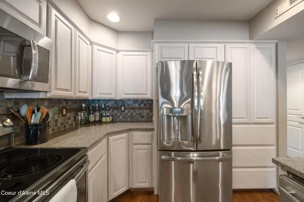 $815,000 | 4549 South Arrow Point Drive, Unit 207, Harrison, ID 83833