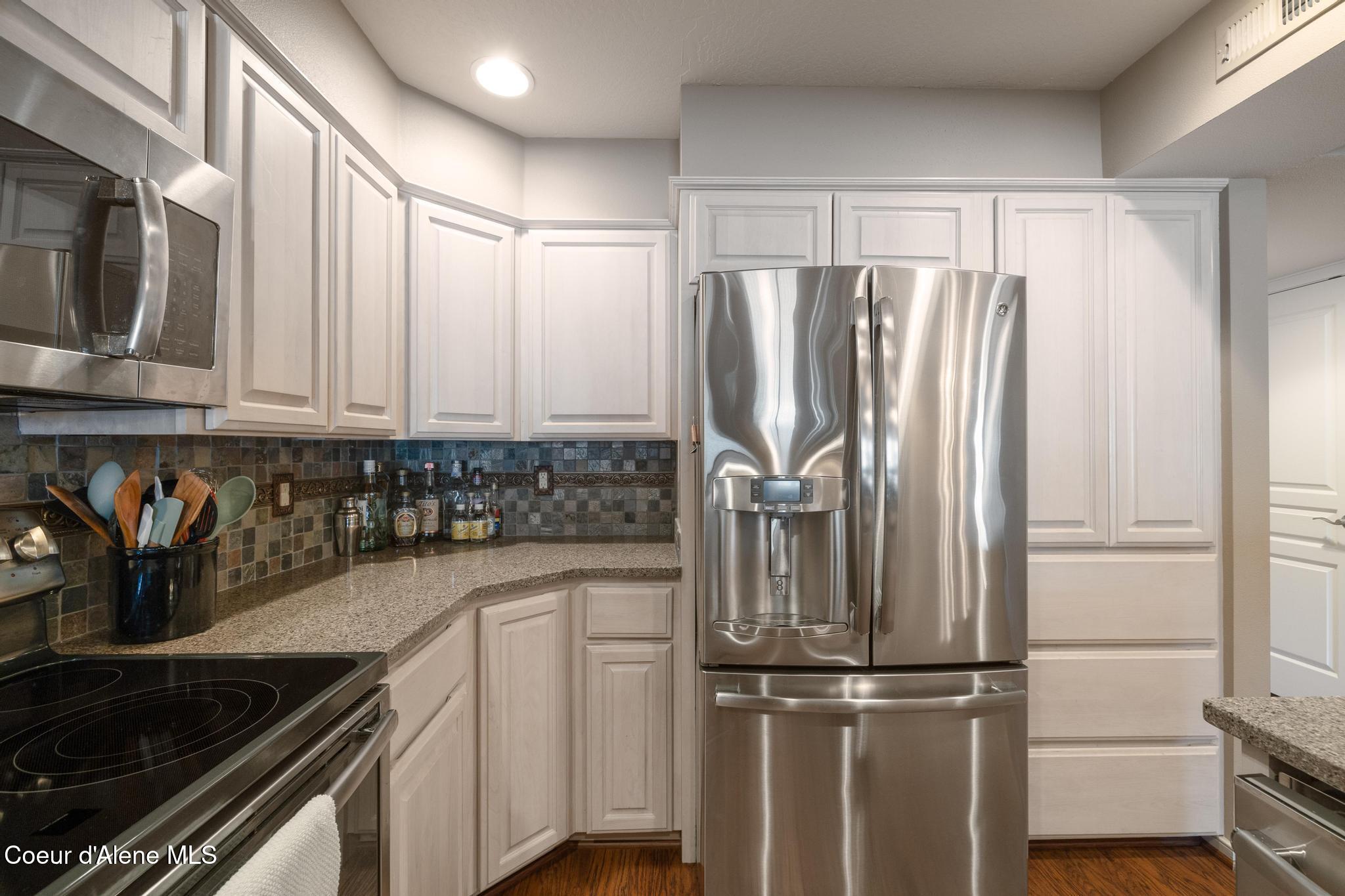 4549 South Arrow Point Drive, Unit 207 Harrison, ID 83833 - Photo 7 of 60 All appliances included