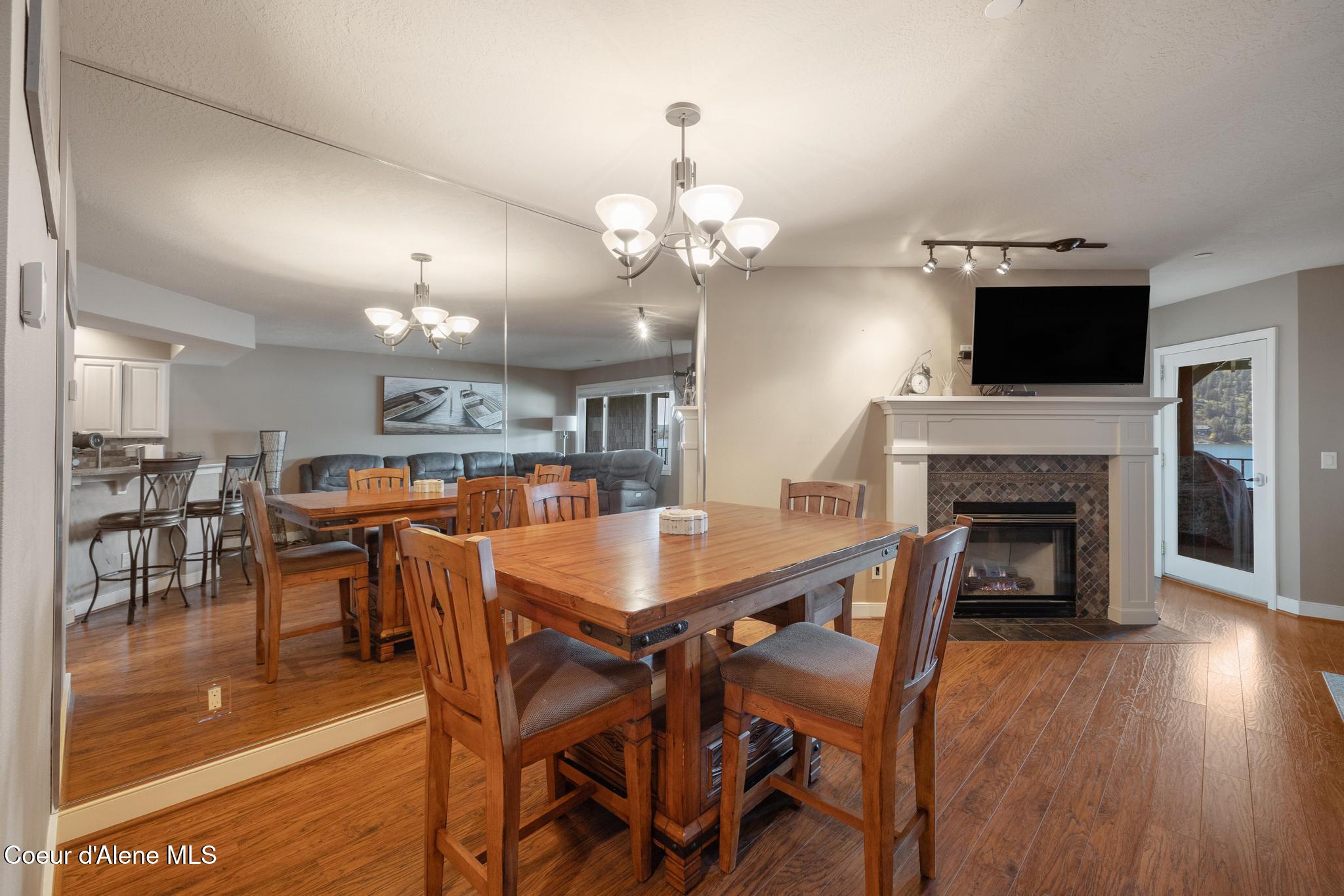 4549 South Arrow Point Drive, Unit 207 Harrison, ID 83833 - Photo 8 of 60 Dining Space