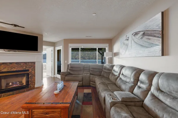 $815,000 | 4549 South Arrow Point Drive, Unit 207, Harrison, ID 83833