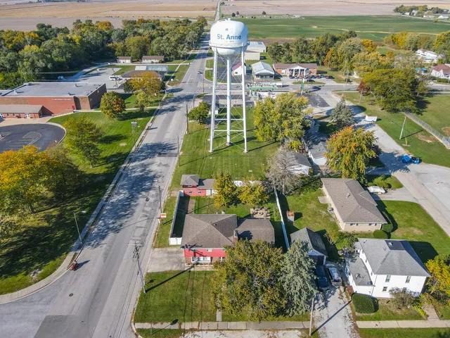 $215,000 | 375 South St Louis Avenue, St. Anne, IL 60964