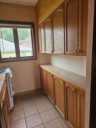 $1,900 | 70 Warburton Street, Unit 3, Fall River, MA 02720