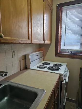 $1,900 | 70 Warburton Street, Unit 3, Fall River, MA 02720