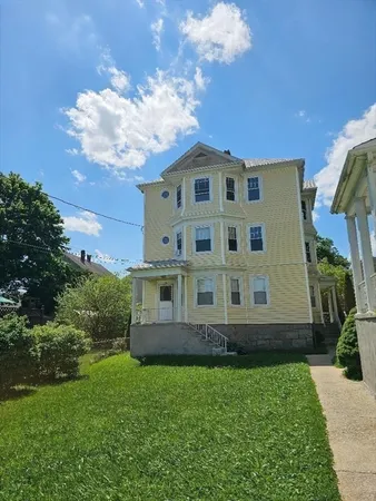 $1,900 | 70 Warburton Street, Unit 3, Fall River, MA 02720