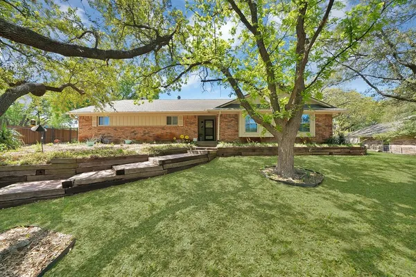 $2,850 | 2812 Whisperwood Trail, Dalworthington Gardens, TX 76016