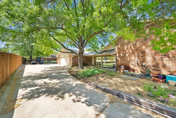 $2,850 | 2812 Whisperwood Trail, Dalworthington Gardens, TX 76016
