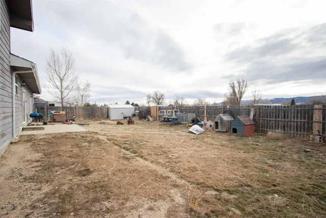 $299,000 | 1019 6th Street, Evansville, WY 82636