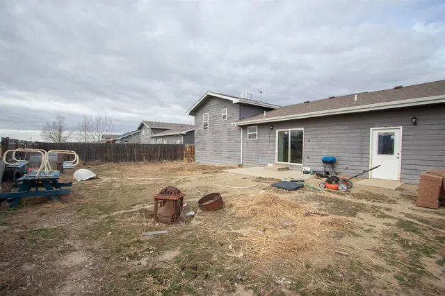 $299,000 | 1019 6th Street, Evansville, WY 82636