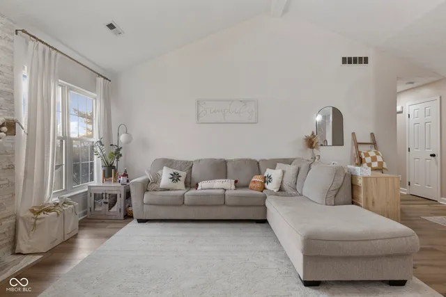 $340,000 | 4103 Andrew Drive, Floyds Knobs, IN 47119