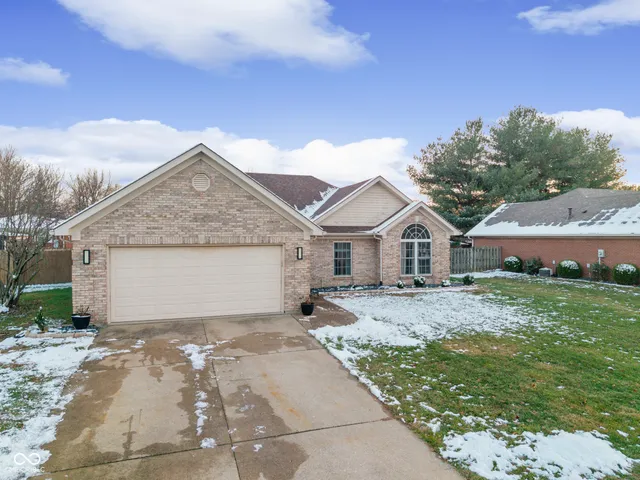 $340,000 | 4103 Andrew Drive, Floyds Knobs, IN 47119