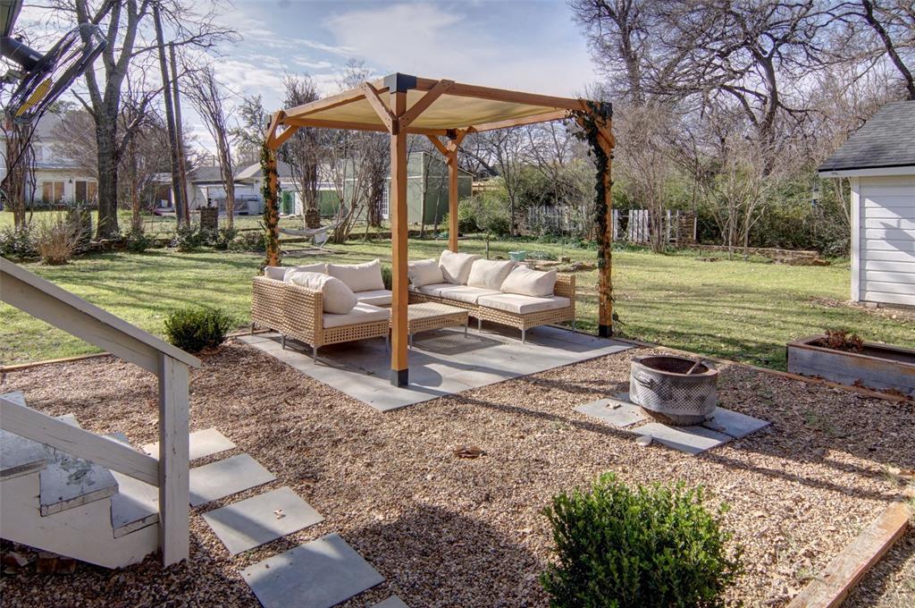 2218 Lynnhaven Road Fort Worth, TX 76103 - Photo 31 of 37 a view of a park that has a tree on it