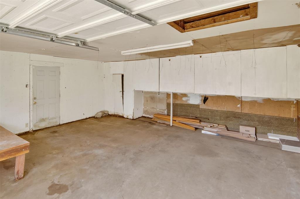 2218 Lynnhaven Road Fort Worth, TX 76103 - Photo 33 of 37 an empty room with windows