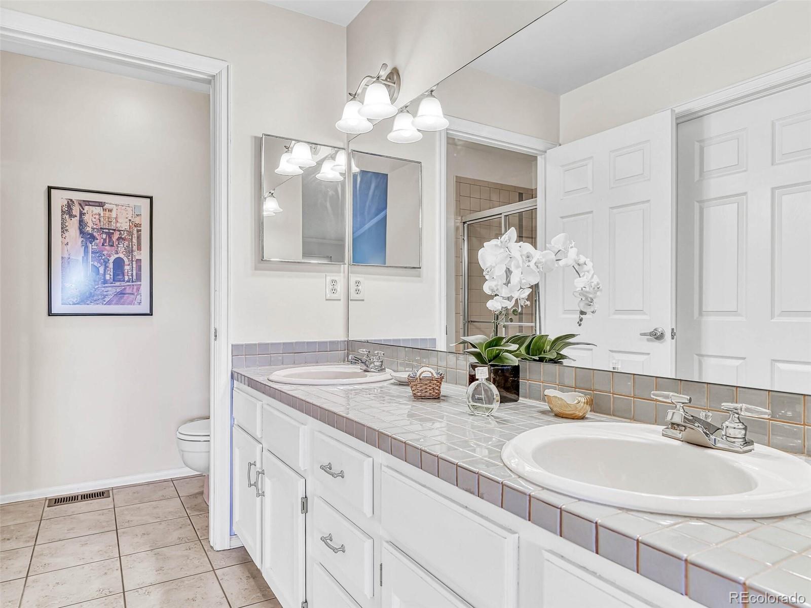 9 Stonehaven Court Highlands Ranch, CO 80130 - Photo 19 of 40 a bathroom with a double vanity sink and a mirror