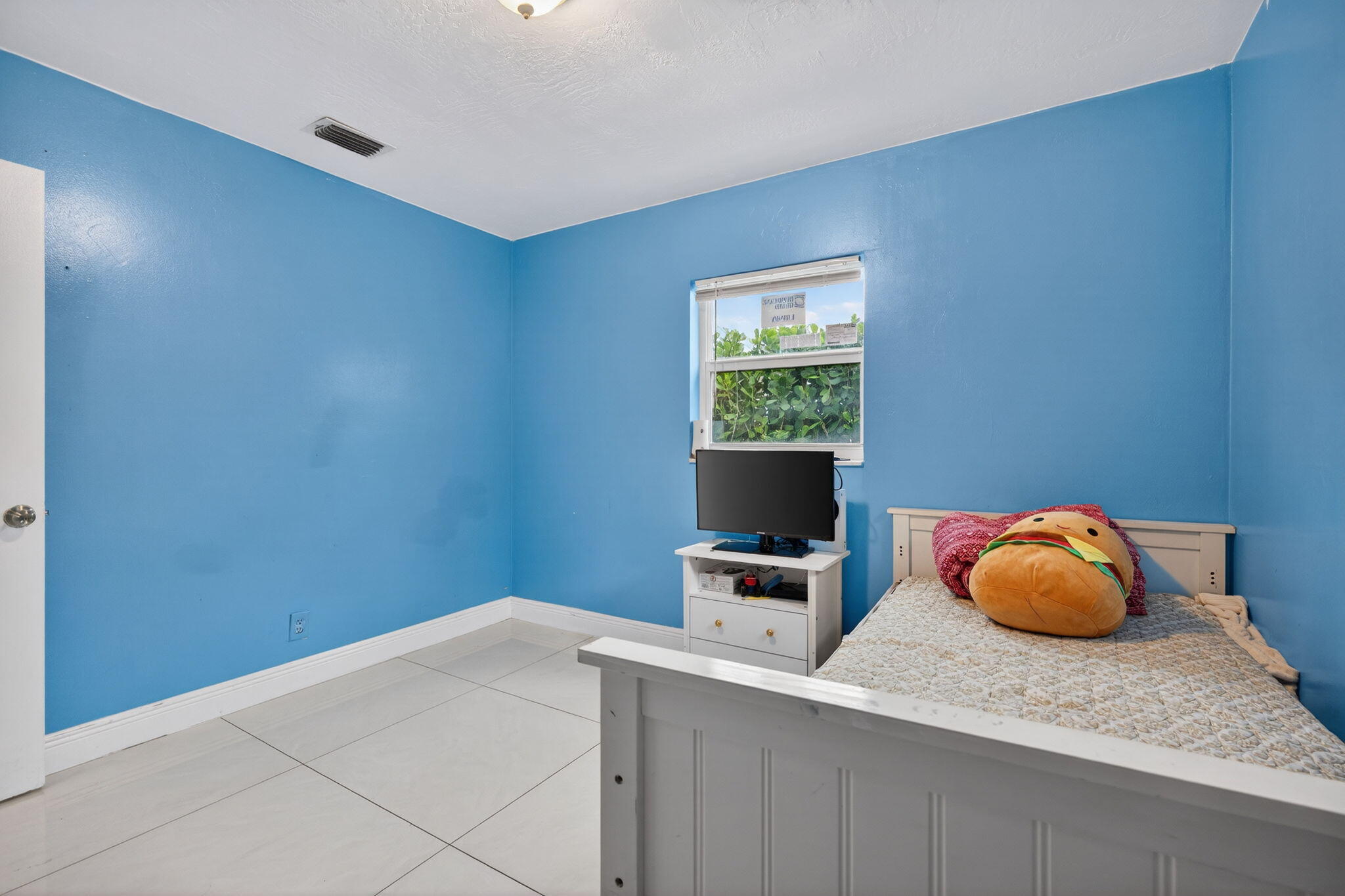 304 Kennedy Street Jupiter, FL 33458 - Photo 13 of 32 a workspace with a window