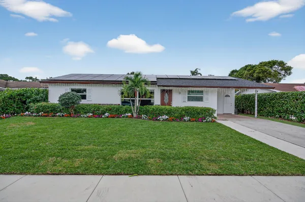 a view of a house with a backyard