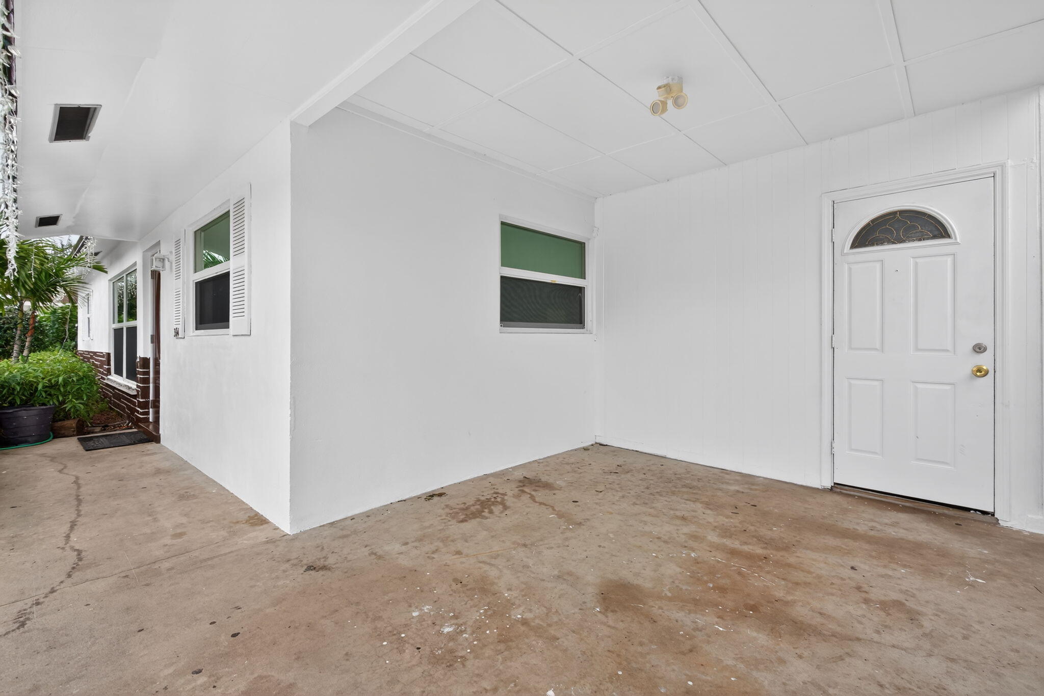 304 Kennedy Street Jupiter, FL 33458 - Photo 4 of 32 an empty room with windows