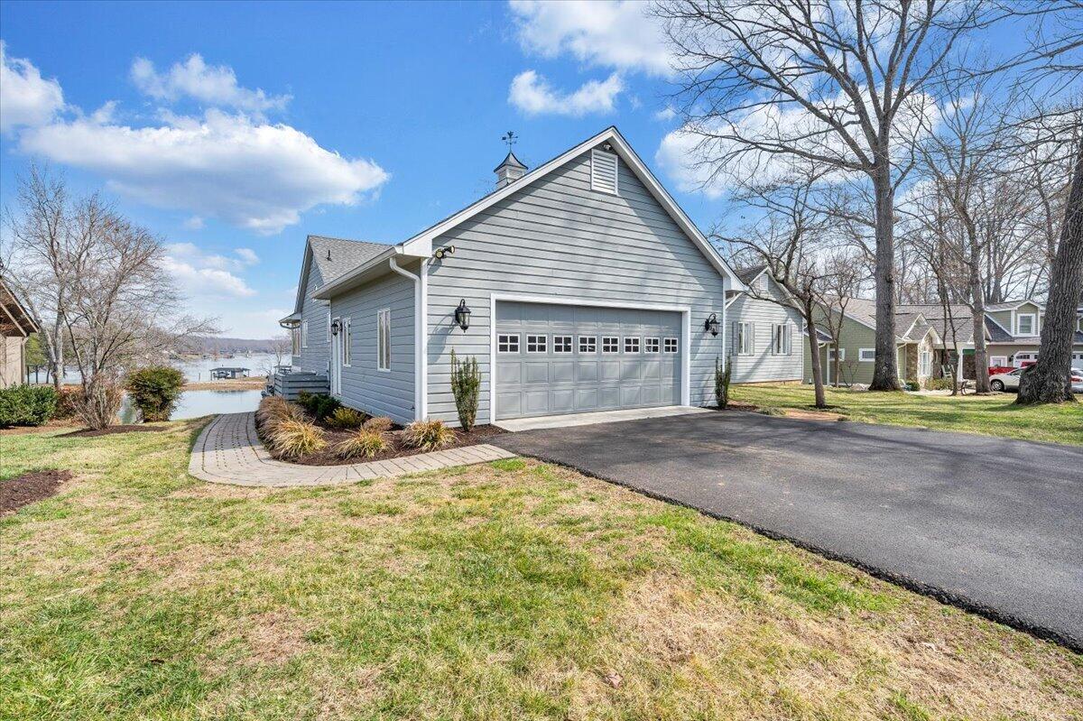 110 Windward Drive Moneta, VA 24121 - Photo 101 of 134 Front